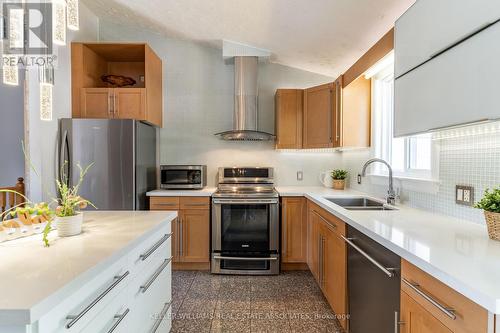 138 Belvidere Road, Fort Erie (Crystal Beach), ON - Indoor Photo Showing Kitchen With Stainless Steel Kitchen With Double Sink With Upgraded Kitchen