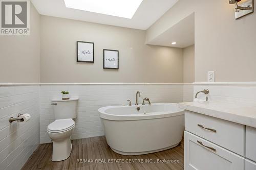 884 Hemlock Drive, Milton, ON - Indoor Photo Showing Bathroom