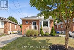 777 QUEENSDALE AVENUE E  Hamilton, ON L8V 1M7