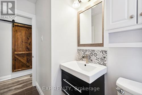 777 Queensdale Avenue E, Hamilton (Raleigh), ON - Indoor Photo Showing Bathroom