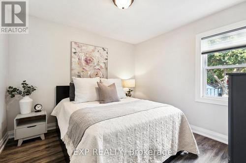 777 Queensdale Avenue E, Hamilton, ON - Indoor Photo Showing Bedroom