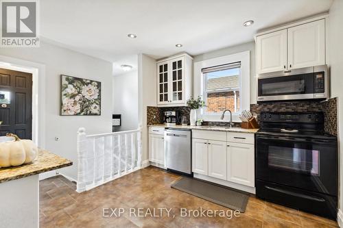 777 Queensdale Avenue E, Hamilton, ON - Indoor Photo Showing Kitchen