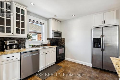 777 Queensdale Avenue E, Hamilton, ON - Indoor Photo Showing Kitchen