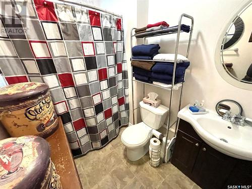 721 102Nd Street, North Battleford, SK - Indoor Photo Showing Bathroom