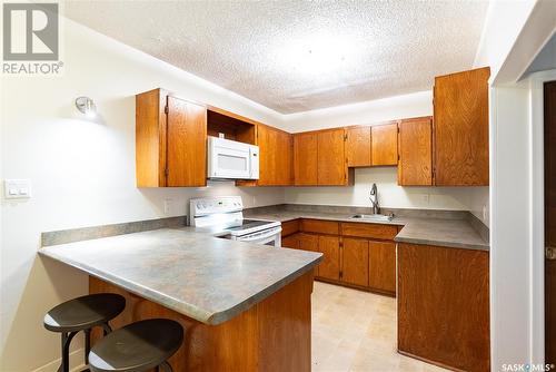 1104 Main Street, Saskatoon, SK - Indoor Photo Showing Kitchen