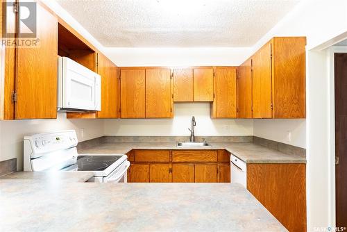 1104 Main Street, Saskatoon, SK - Indoor Photo Showing Kitchen