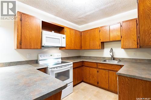 1104 Main Street, Saskatoon, SK - Indoor Photo Showing Kitchen