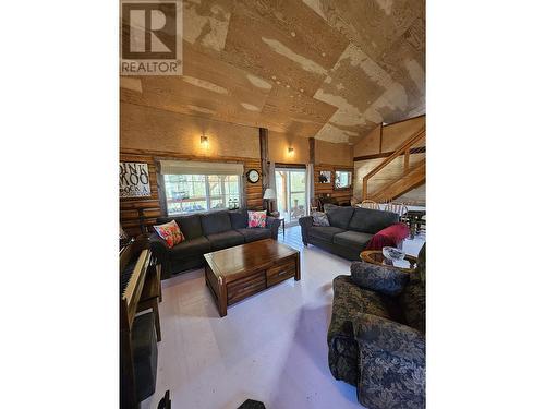 1717 Somerville Road, Quesnel, BC - Indoor Photo Showing Living Room