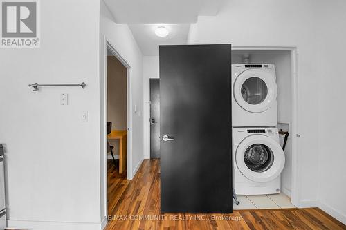 424 - 1 Shaw Street, Toronto (Niagara), ON - Indoor Photo Showing Laundry Room