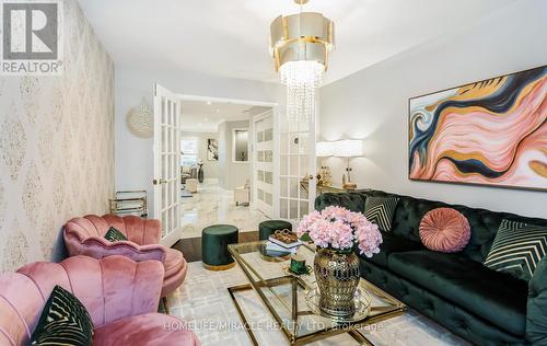 3823 Talias Crescent, Mississauga, ON - Indoor Photo Showing Living Room