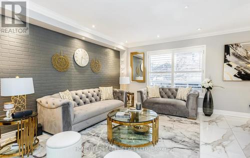 3823 Talias Crescent, Mississauga, ON - Indoor Photo Showing Living Room