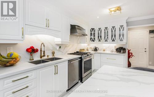 3823 Talias Crescent, Mississauga, ON - Indoor Photo Showing Kitchen With Double Sink With Upgraded Kitchen