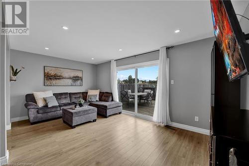 1190 Upper Ottawa Street Unit# 3, Hamilton, ON - Indoor Photo Showing Living Room