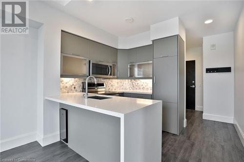 112 King Street E Unit# 1105, Hamilton, ON - Indoor Photo Showing Kitchen With Upgraded Kitchen