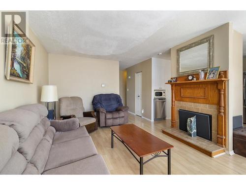 80-800 Valhalla Drive, Kamloops, BC - Indoor Photo Showing Living Room With Fireplace