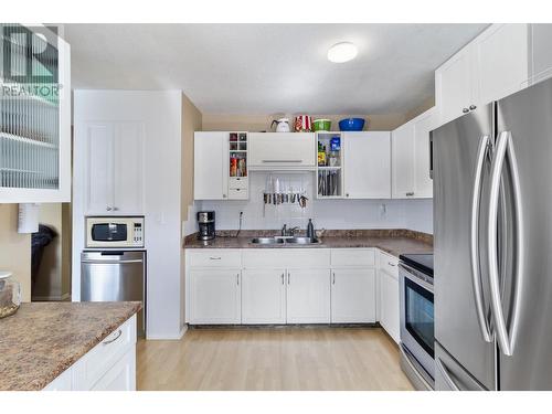 80-800 Valhalla Drive, Kamloops, BC - Indoor Photo Showing Kitchen With Double Sink