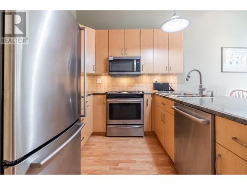 28 12880 Railway Avenue, Richmond, BC - Indoor Photo Showing Kitchen With Double Sink