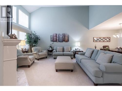 28 12880 Railway Avenue, Richmond, BC - Indoor Photo Showing Living Room