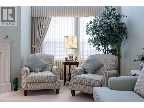 28 12880 Railway Avenue, Richmond, BC - Indoor Photo Showing Living Room