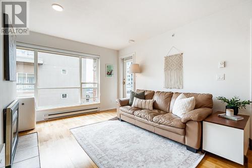 408 335 Carnarvon Street, New Westminster, BC - Indoor Photo Showing Living Room