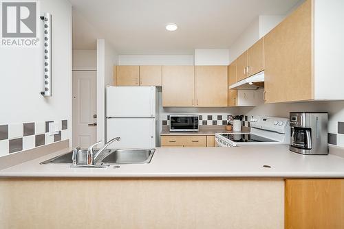 408 335 Carnarvon Street, New Westminster, BC - Indoor Photo Showing Kitchen With Double Sink