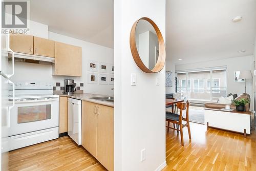 408 335 Carnarvon Street, New Westminster, BC - Indoor Photo Showing Kitchen