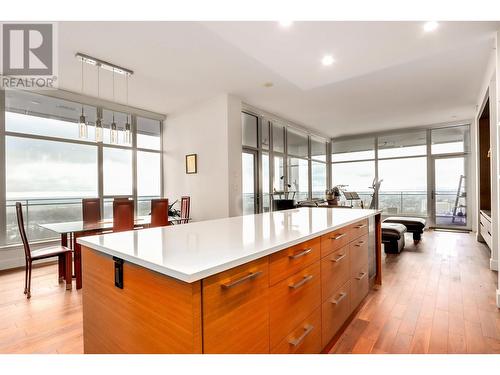 3903 4360 Beresford Street, Burnaby, BC - Indoor Photo Showing Kitchen With Upgraded Kitchen