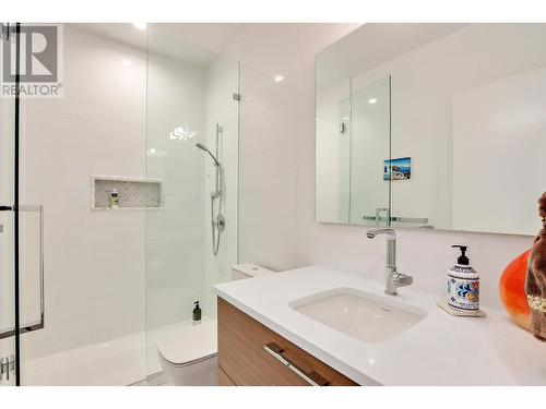 3903 4360 Beresford Street, Burnaby, BC - Indoor Photo Showing Bathroom