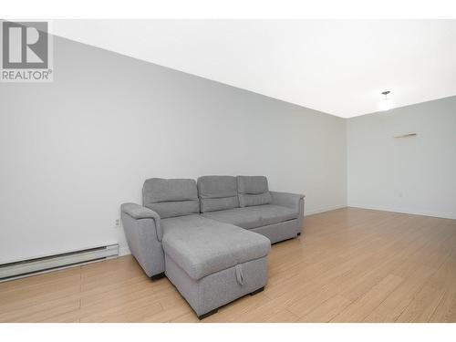 311 615 North Road, Coquitlam, BC - Indoor Photo Showing Living Room