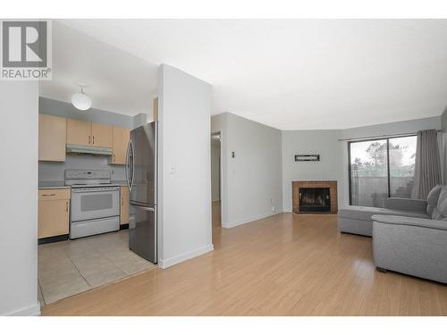 311 615 North Road, Coquitlam, BC - Indoor With Fireplace