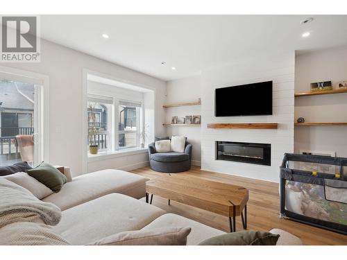 117 3409 Harper Road, Coquitlam, BC - Indoor Photo Showing Living Room With Fireplace