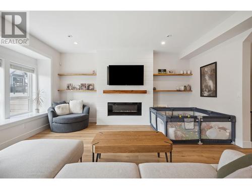 117 3409 Harper Road, Coquitlam, BC - Indoor Photo Showing Living Room With Fireplace