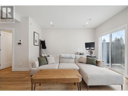 117 3409 Harper Road, Coquitlam, BC - Indoor Photo Showing Living Room