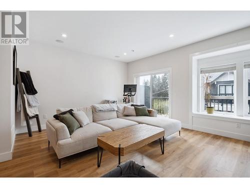 117 3409 Harper Road, Coquitlam, BC - Indoor Photo Showing Living Room