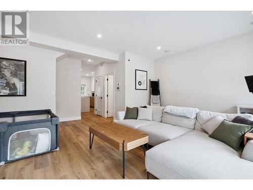 117 3409 Harper Road, Coquitlam, BC - Indoor Photo Showing Living Room