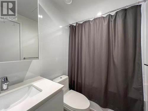 1401 3888 Evergreen Place, Burnaby, BC - Indoor Photo Showing Bathroom