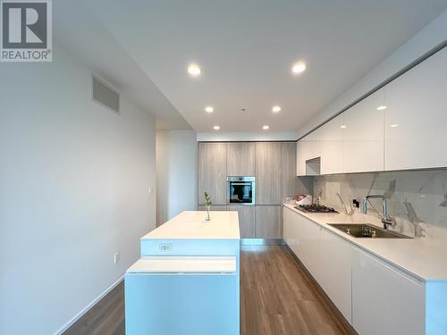 1401 3888 Evergreen Place, Burnaby, BC - Indoor Photo Showing Kitchen