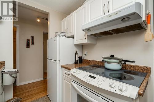 103 135 W 21St Street, North Vancouver, BC - Indoor Photo Showing Kitchen