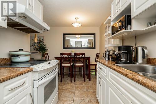 103 135 W 21St Street, North Vancouver, BC - Indoor Photo Showing Kitchen With Double Sink