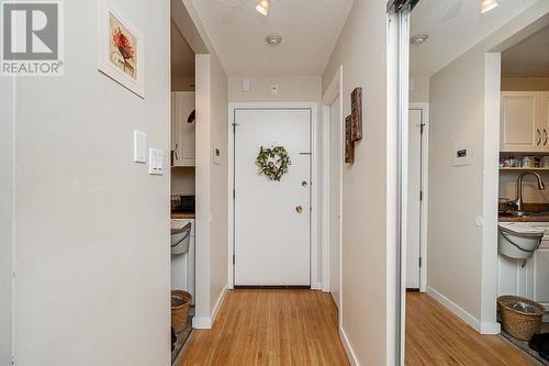 103 135 W 21St Street, North Vancouver, BC - Indoor Photo Showing Other Room