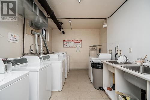 103 135 W 21St Street, North Vancouver, BC - Indoor Photo Showing Laundry Room