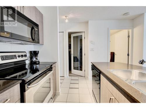 2906 610 Granville Street, Vancouver, BC - Indoor Photo Showing Kitchen