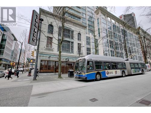 2906 610 Granville Street, Vancouver, BC - Outdoor With Facade