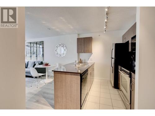 2906 610 Granville Street, Vancouver, BC - Indoor Photo Showing Kitchen