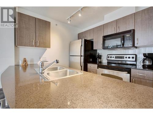 2906 610 Granville Street, Vancouver, BC - Indoor Photo Showing Kitchen With Stainless Steel Kitchen With Double Sink