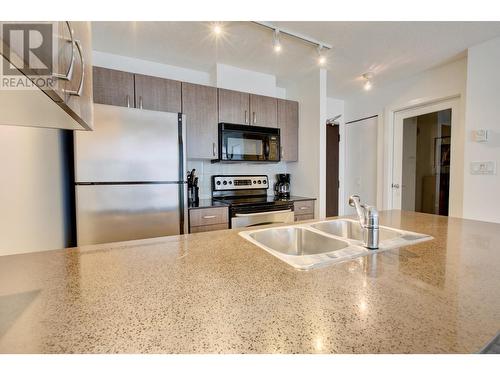 2906 610 Granville Street, Vancouver, BC - Indoor Photo Showing Kitchen With Stainless Steel Kitchen With Double Sink