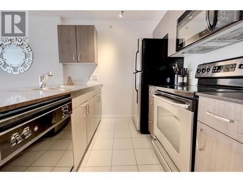 2906 610 Granville Street, Vancouver, BC - Indoor Photo Showing Kitchen