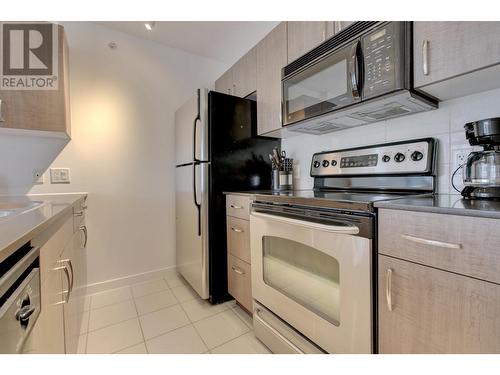 2906 610 Granville Street, Vancouver, BC - Indoor Photo Showing Kitchen