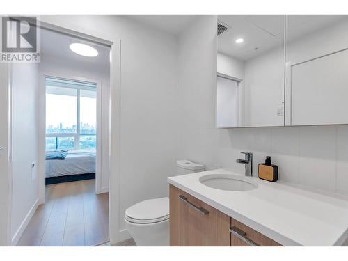 1705 2425 Alpha Avenue, Burnaby, BC - Indoor Photo Showing Bathroom