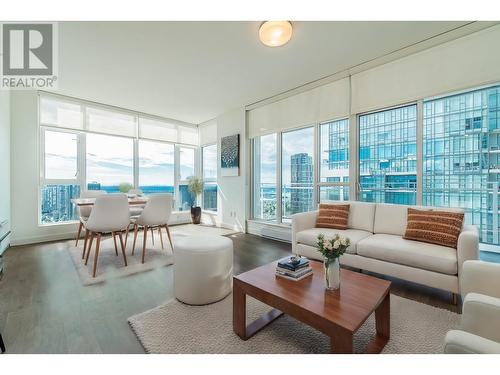 4102 4670 Assembly Way, Burnaby, BC - Indoor Photo Showing Living Room